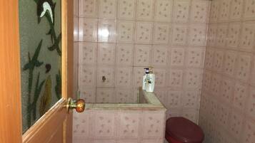 Deluxe Double Room, Beach View | Bathroom