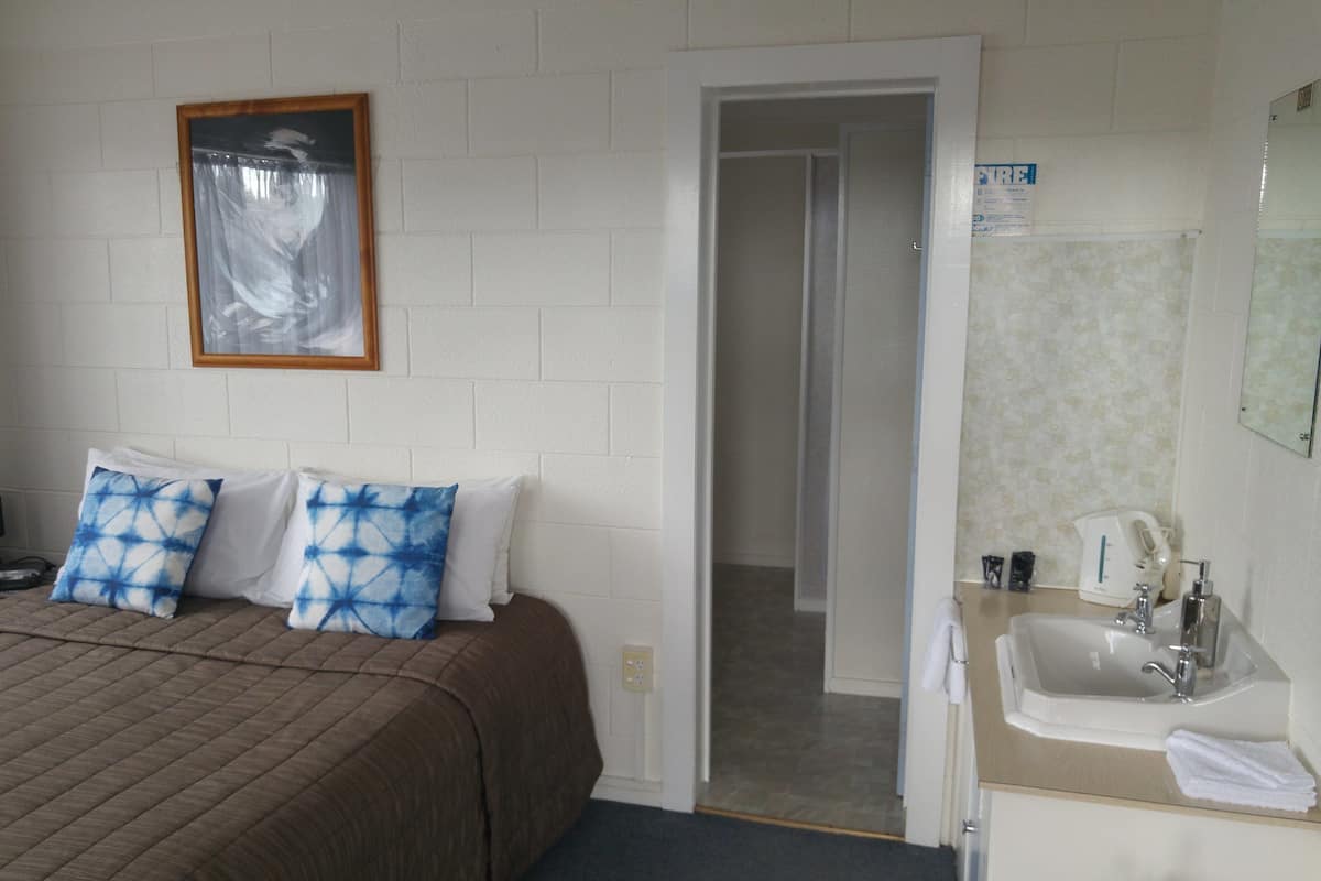 Standard Studio Unit 11 | 1 bedroom, desk, iron/ironing board, free WiFi
