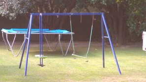Children's play area - outdoor - Redwood Lodge Motel (Levin)