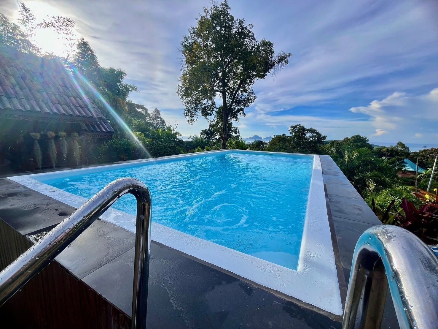 Signature Villa, 1 King Bed | 1 bedroom, desk, iron/ironing board, WiFi (free)