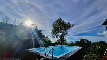 Signature-huvila, 1 suuri parisänky | 1 makuuhuone, yksilöllisesti sisustettu, yksilöllisesti kalustettu