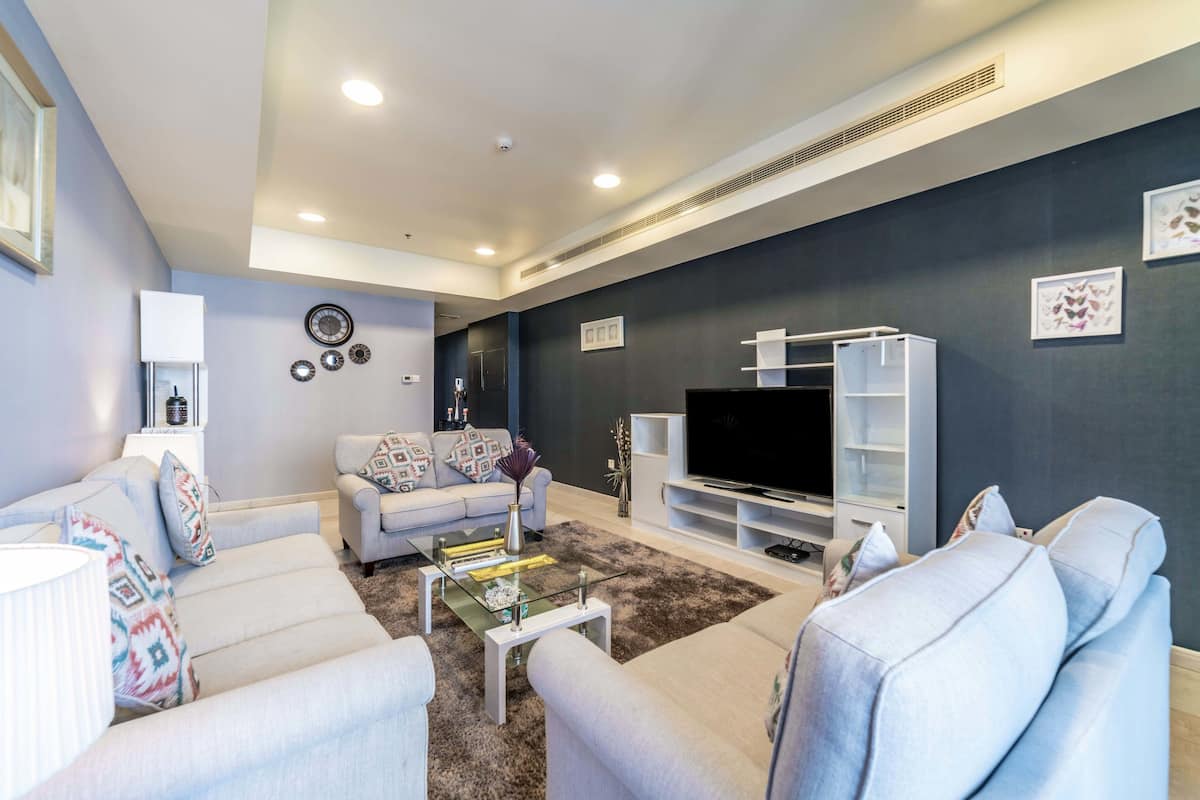 Apartment, 2 Bedrooms (6001) | Living area | Flat-screen TV