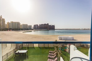 Beach/ocean view - Yanjoon Holiday Homes - Palma Residence (Dubai)
