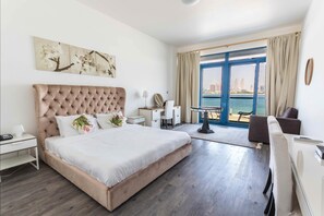 Comfort Villa, 6 Bedrooms, Beach View (East) | In-room safe, iron/ironing board, free WiFi - Yanjoon Holiday Homes - Palma Residence (Dubai)
