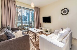 Deluxe Apartment, 1 Bedroom, Pool View | In-room safe, iron/ironing board, free WiFi - Yanjoon Holiday Homes - Standpoint Tower (Dubai)