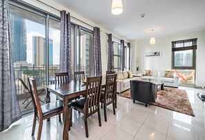 Deluxe Apartment, 1 Bedroom, City View | In-room safe, iron/ironing board, free WiFi - Yanjoon Holiday Homes - Standpoint Tower (Dubai)