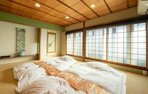 บ้านพักทราดิชันนัล, 5 ห้องนอน | 5 ห้องนอน, ห้องพักตกแต่งอย่างมีเอกลักษณ์, ตกแต่งพิเศษโดยเฉพาะ