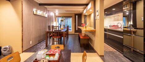 Traditional House, 5 Bedrooms | Living area | Flat-screen TV