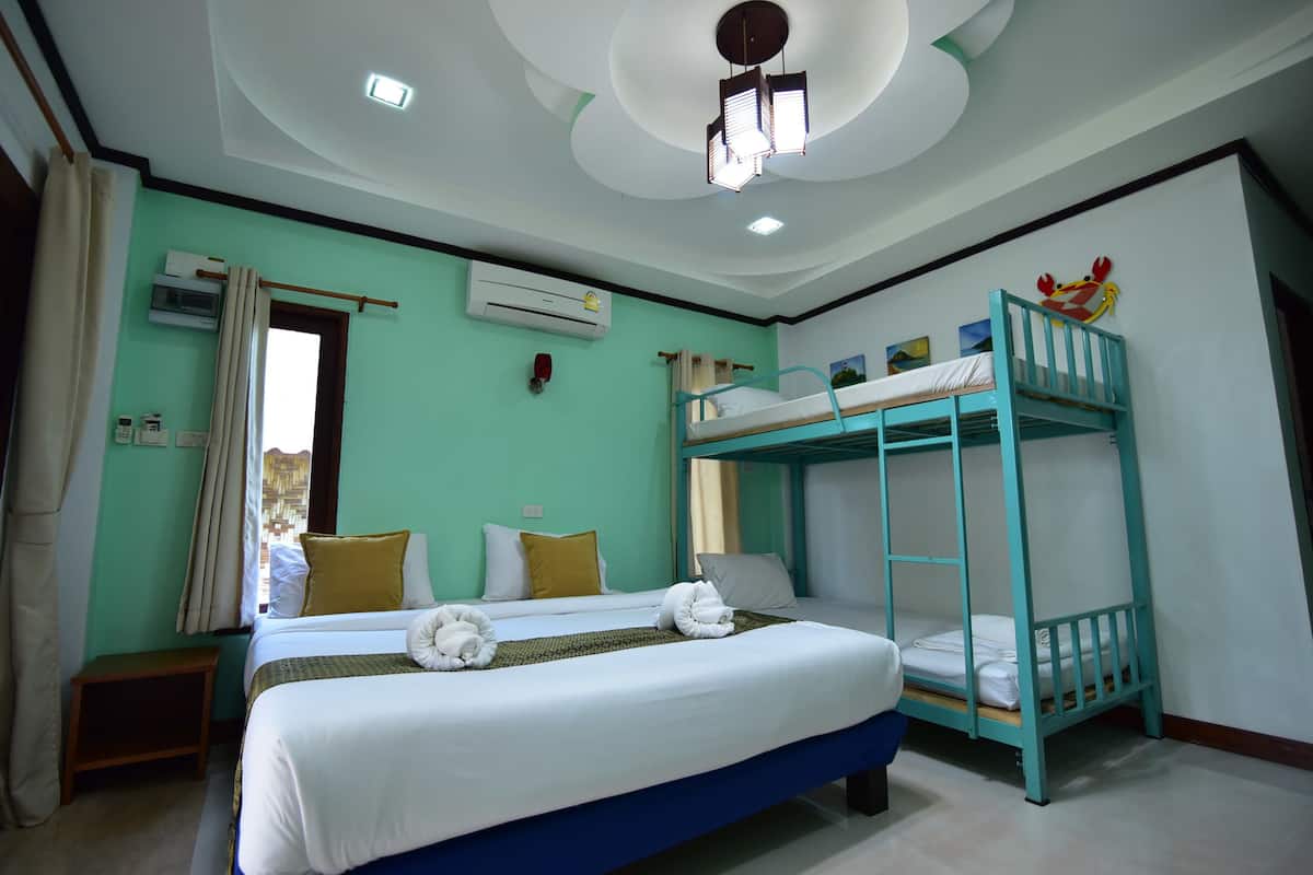 Family Room | Free WiFi