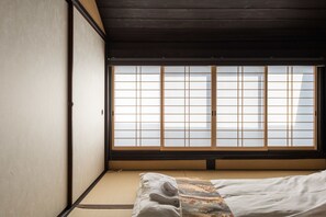 Interior detail - KumoMachiya Kojinguchi (Kyoto)
