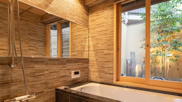 Traditional House, 3 Bedrooms, Non Smoking, Private Bathroom | Interior detail