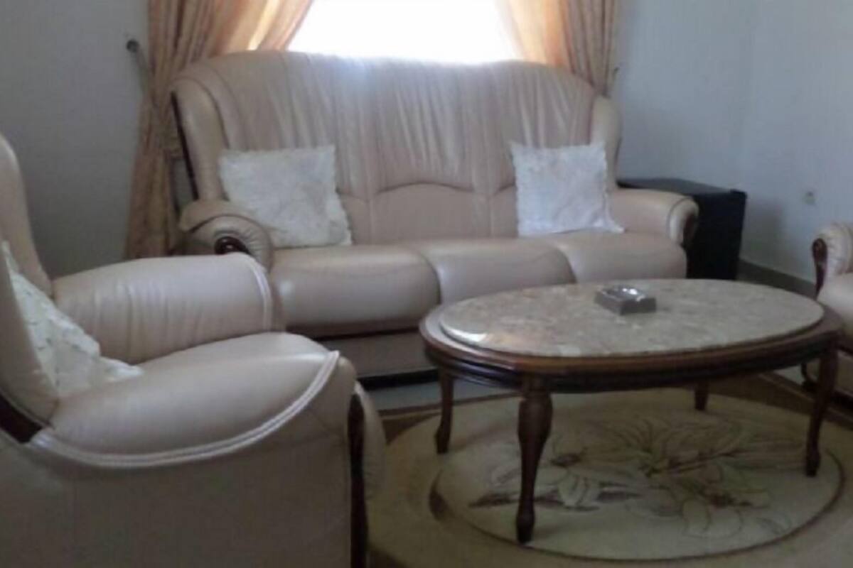 Phòng Suite Junior | Khu phòng khách | TV màn hình phẳng