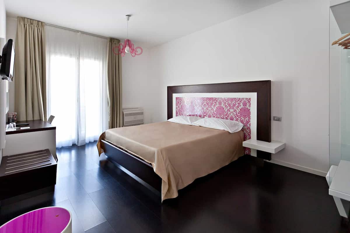Double Room, Balcony | Premium bedding, in-room safe, desk, blackout drapes