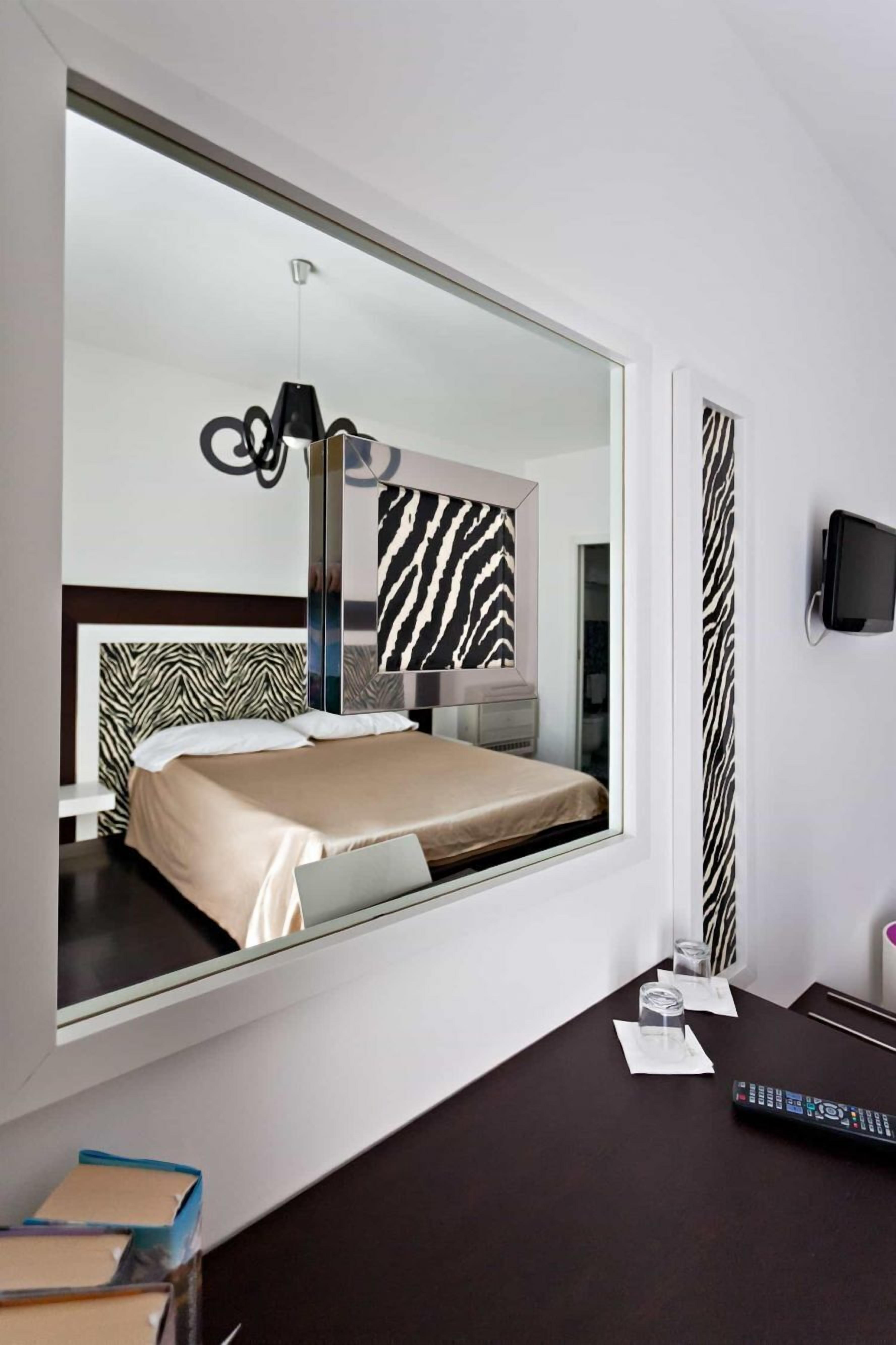 Habitación doble Confort | Ropa de cama de alta calidad y caja de seguridad en la habitación 