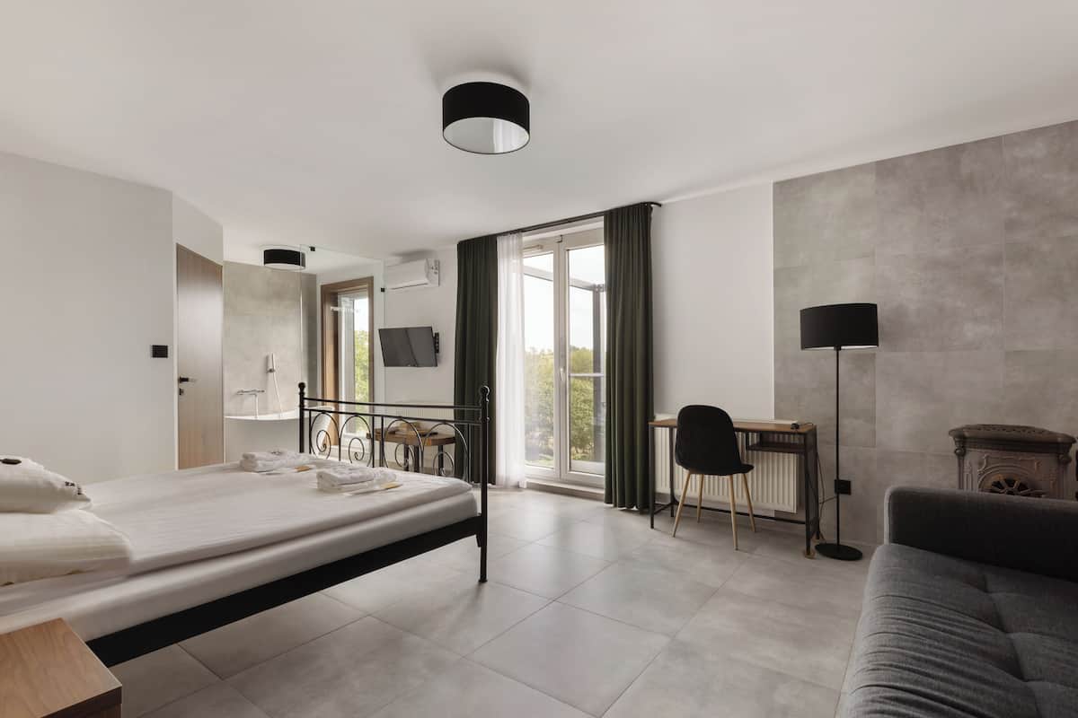 Habitació triple de luxe | Roba de llit d'alta qualitat i decoració individual