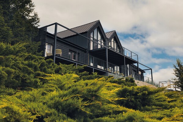 Façana frontal de l'allotjament