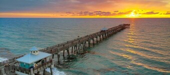 JupRent's - Beachy Keen - 2Bed/2Bath -Jupiter - Beach Pool Golf Fishing Biking