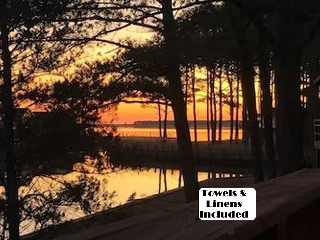 Jay’s Retreat:  EV Charger-Kayaks-Bikes-Fire Pit-Private Dock-Pets Ok-Crabbing