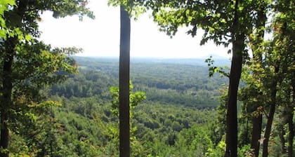 Cozy & Convenient Stone Mountain hideawy ... closest to the State Park!