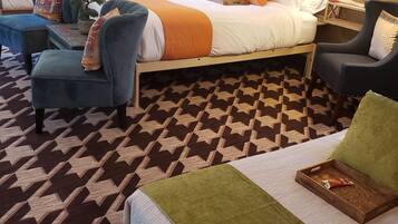 Bureau, fer et planche Ă repasser, Wi-Fi gratuit, draps fournis