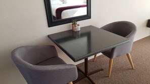 Familieværelse - 2 dobbeltsenge | Gratis Wi-Fi, sengetøj