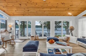 Smart TV, fireplace, DVD player, books - Waterfront, lake estate, reunions, 8 bedrooms, Acadia Nat'l Park, Bar Harbor (Ellsworth)