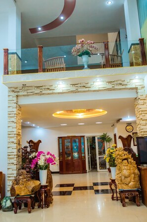 Lobby sitting area - Hoang Van Hotel (Kon Tum)