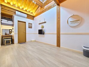 Basic Double Room | Free WiFi - Nadul Hanok (Gyeongju)