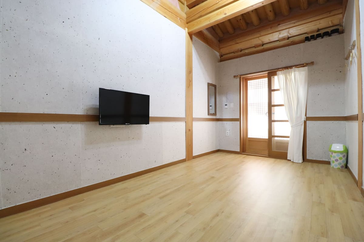 Double Room | Free WiFi
