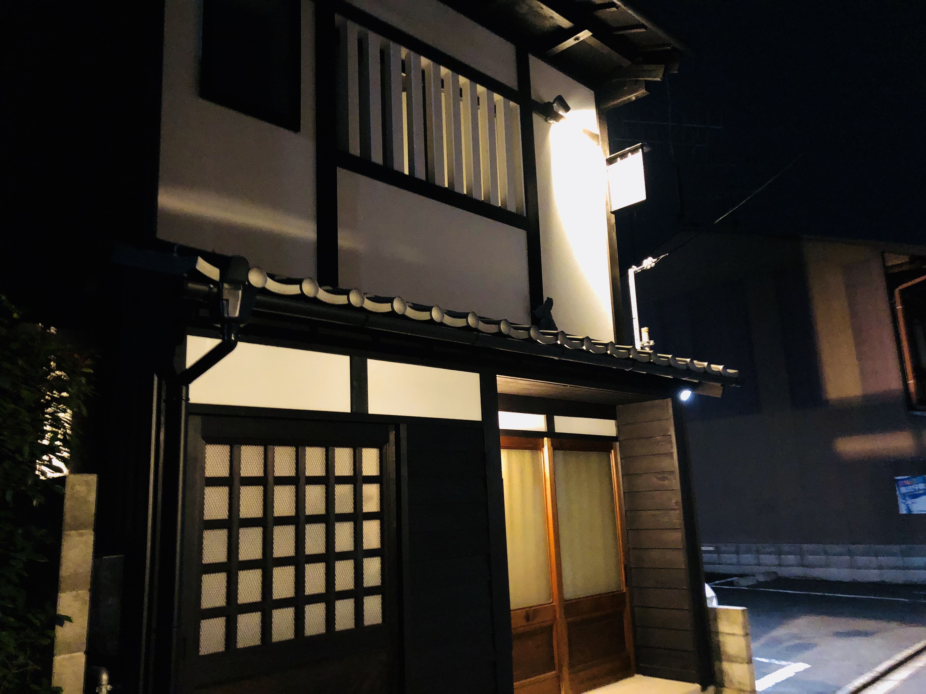 住宿正面 (夜晚)