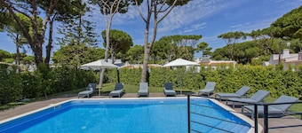 Amazing light and spacious 4 bed villa with private heated salt water pool