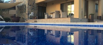 Fantstic Vista panoramica sul mare. Grande piscina privata, giardino paesaggistico. Wifi gratis