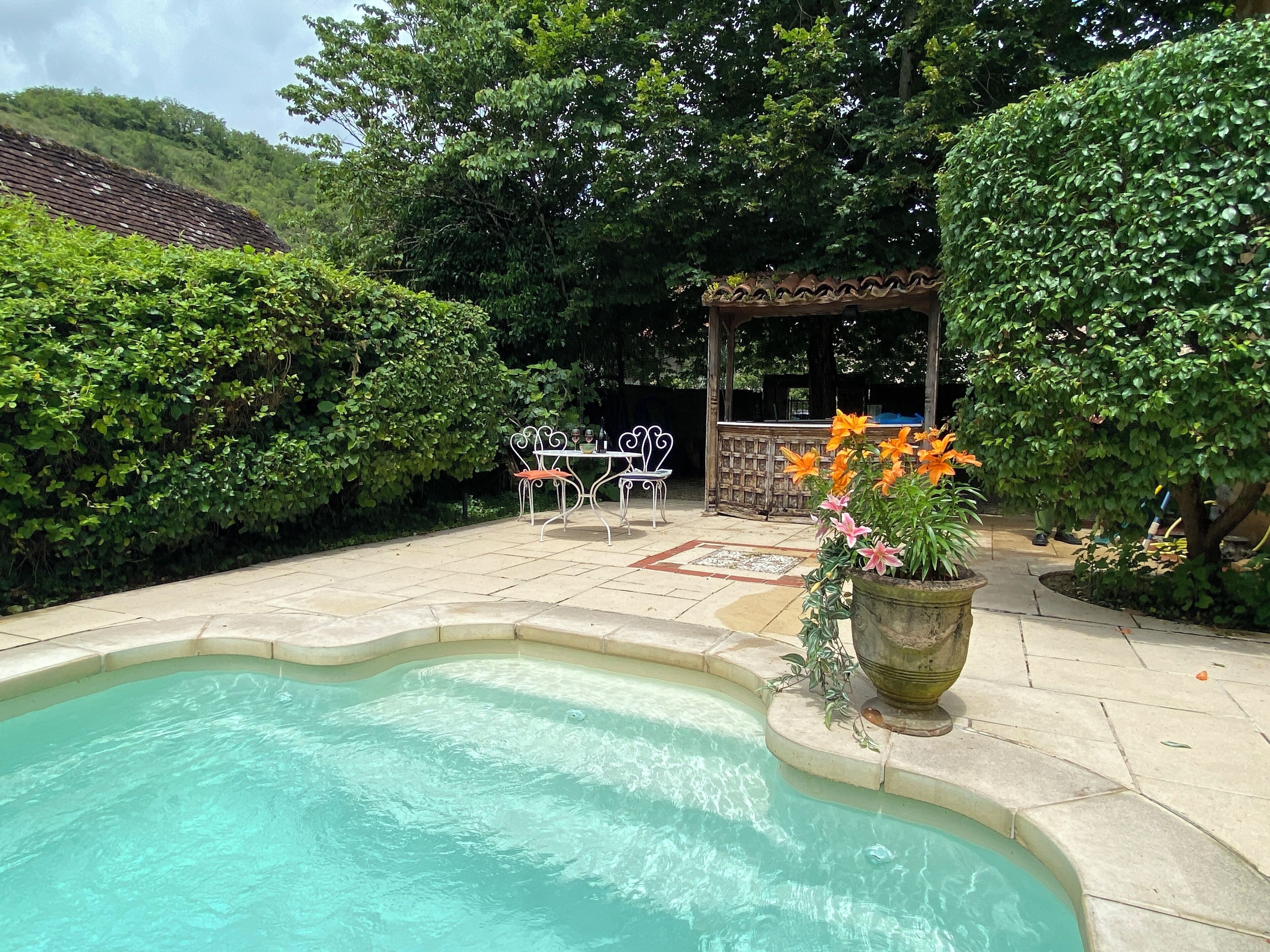 حمّام سباحة خارجي