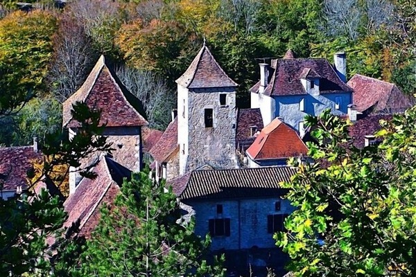 La Tour des Templiers, Watchtower still
guarding the valley.