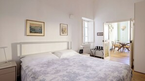 2 室のベッドルーム、アイロン / アイロン台、旅行用ベビーベッド、WiFi (無料)