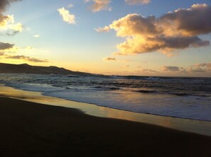 Beach nearby, sun loungers, beach towels