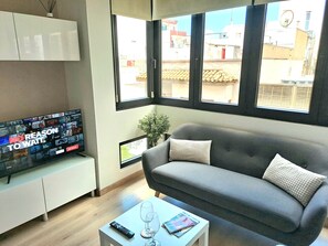 Smart TV, books, stereo