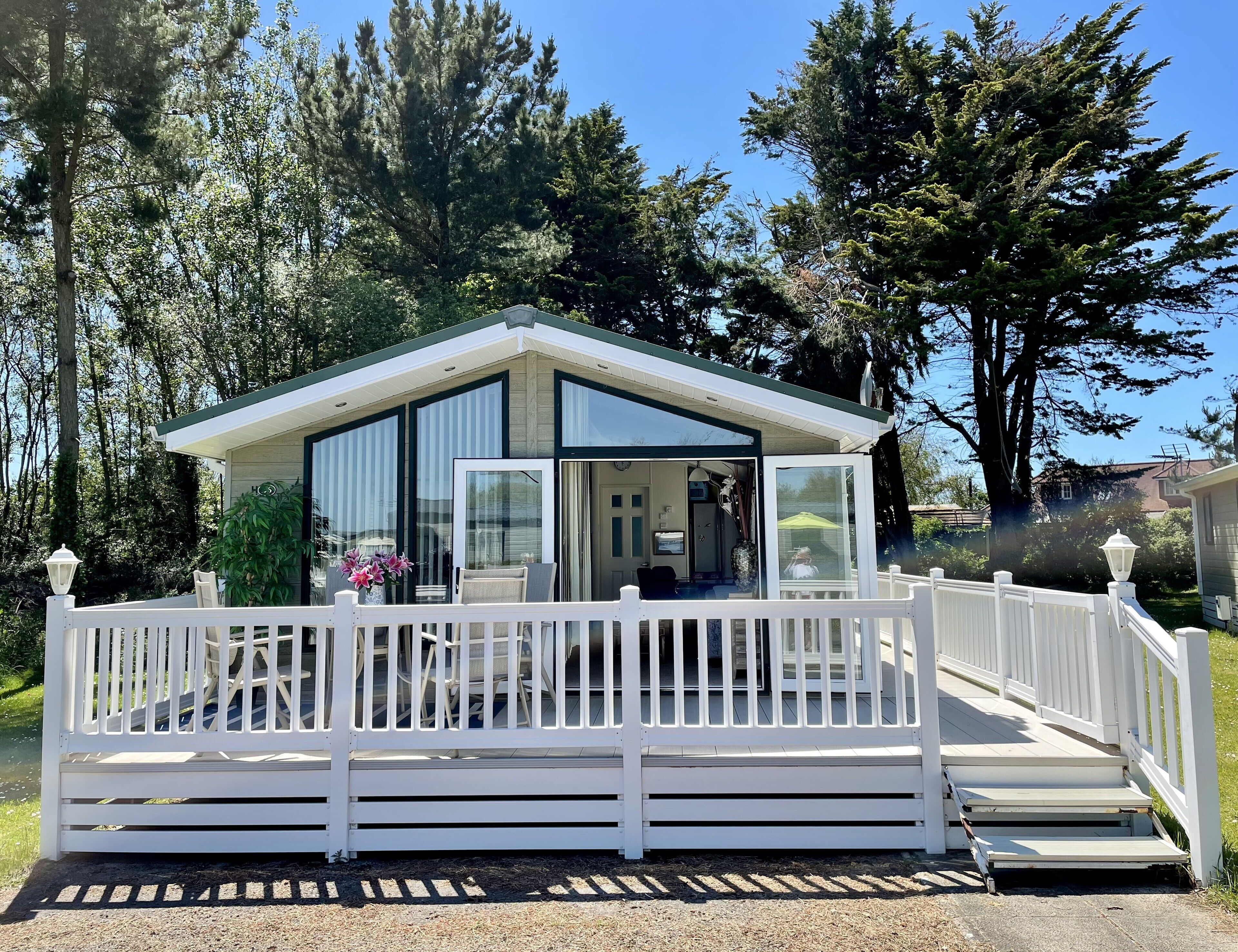 Shorefield Lodge is in the multi award winning 5-star Shorefield Country Park.