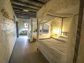 Individually decorated, desk, free WiFi - Yangshuo Loong Old House (Guilin)