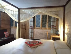 Individually decorated, desk, free WiFi - Yangshuo Loong Old House (Guilin)