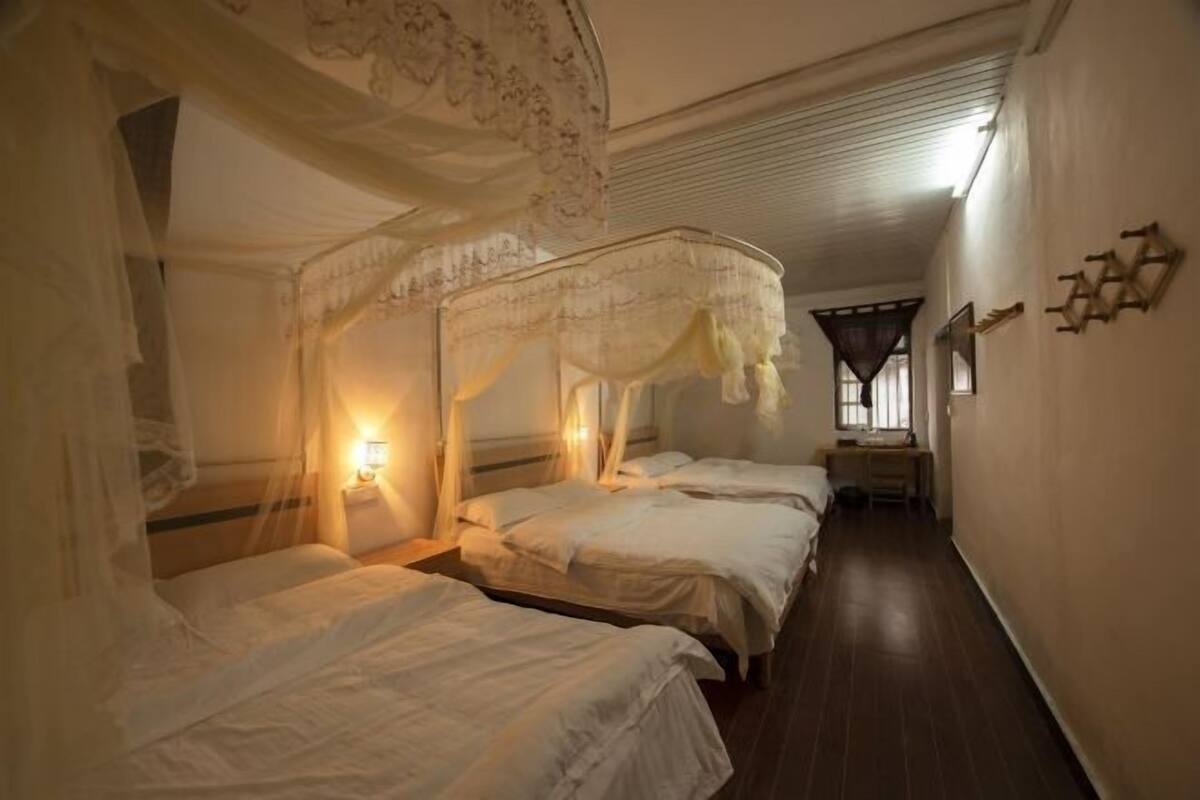 Con stile personalizzato, una scrivania, Wi-Fi gratuito