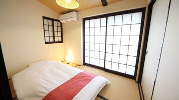 House | 3 bedrooms, free WiFi, bed sheets