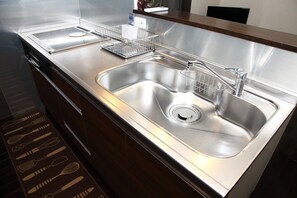 House | Private kitchenette | Fridge, microwave, stovetop, electric kettle