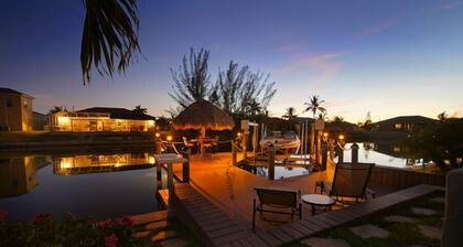 Modern luxury villa, south-facing, boat (optional),rental prices incl. 11.5% tax