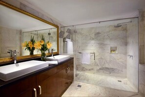 Apartment, 1 Bedroom | Premium bedding, in-room safe, desk, soundproofing
