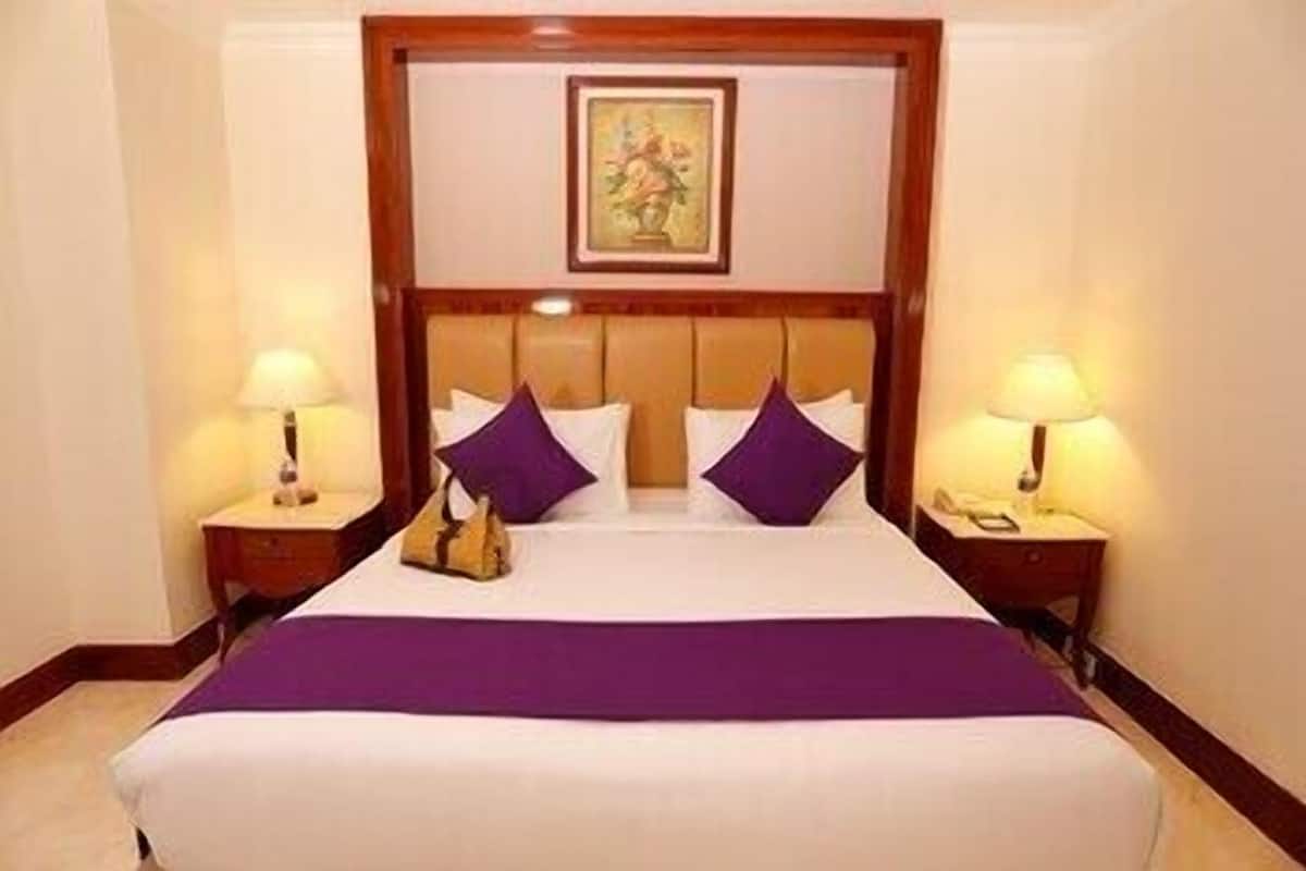 1 bedroom, premium bedding, down comforters, minibar