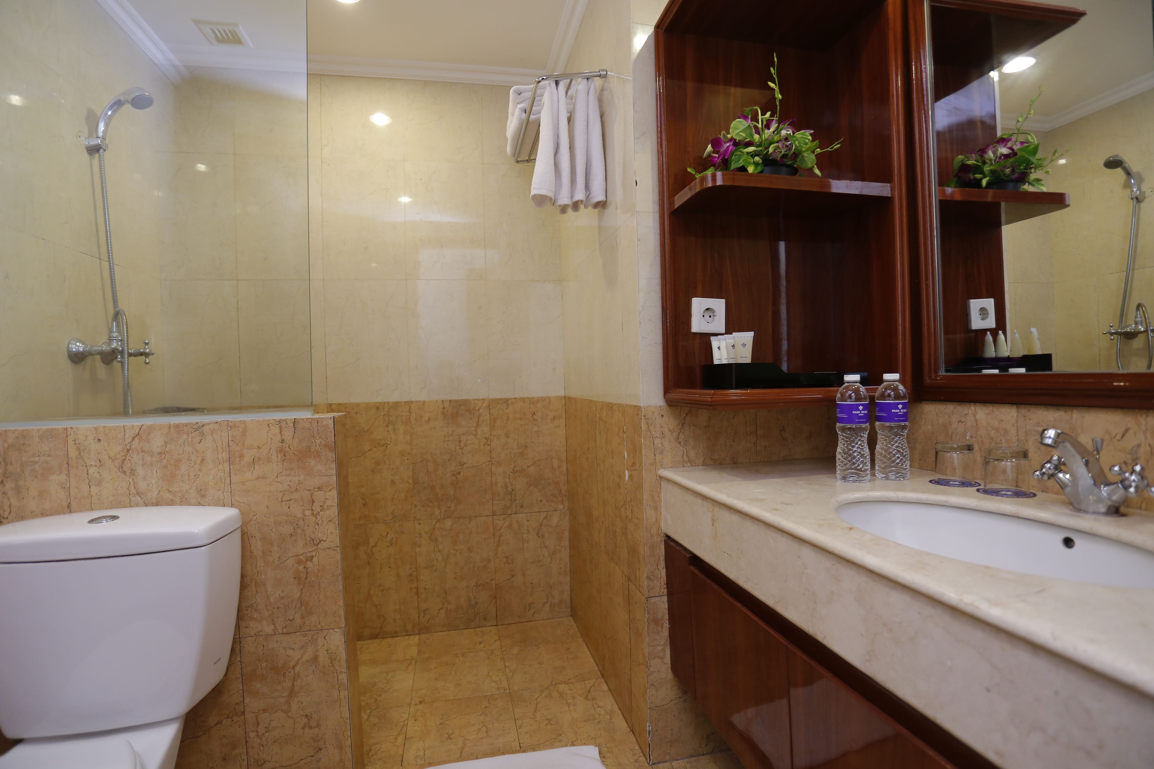 superior double room | bathroom | shower, free toiletries, hair dryer, slippers