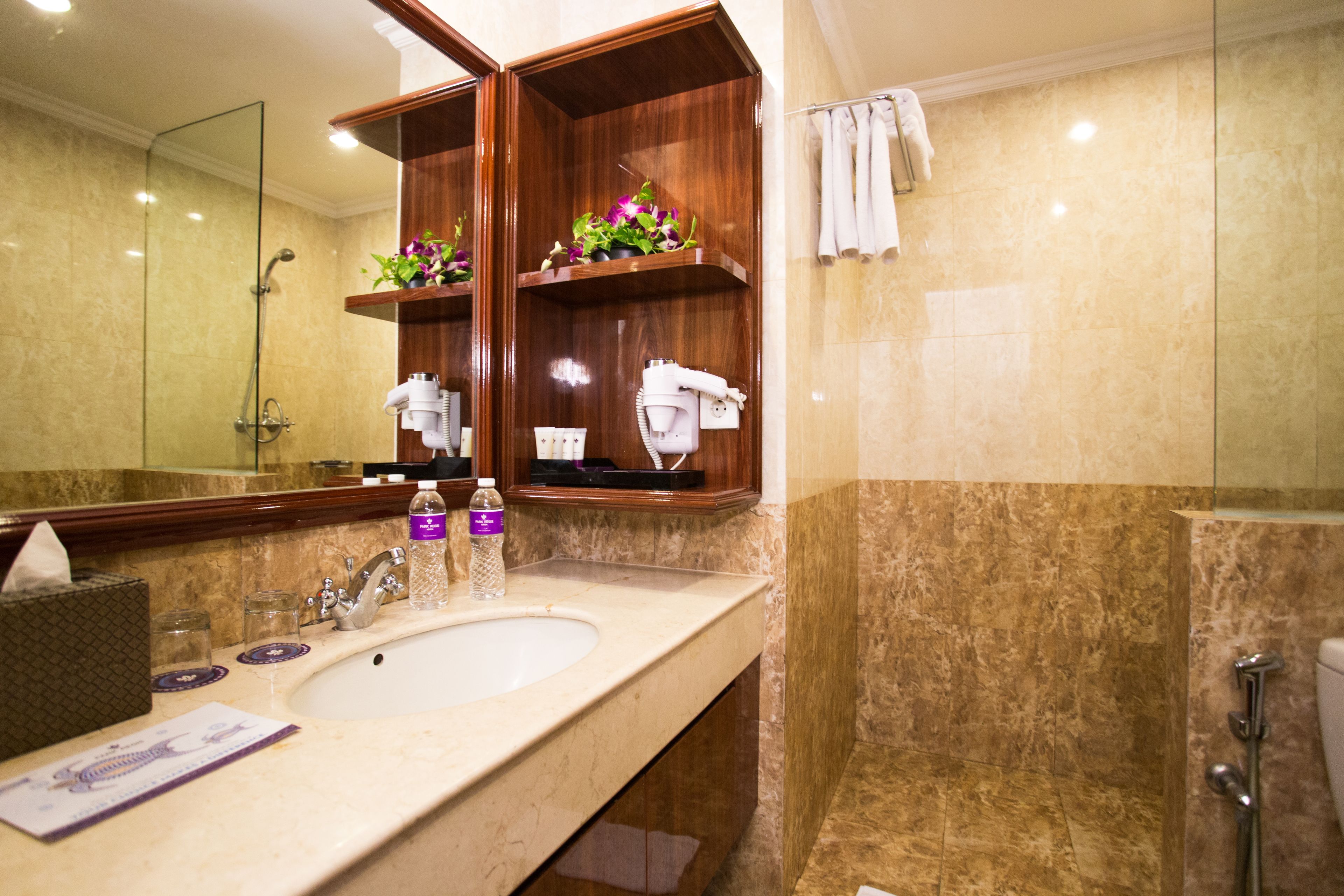 junior suite | bathroom | shower, free toiletries, hair dryer, slippers