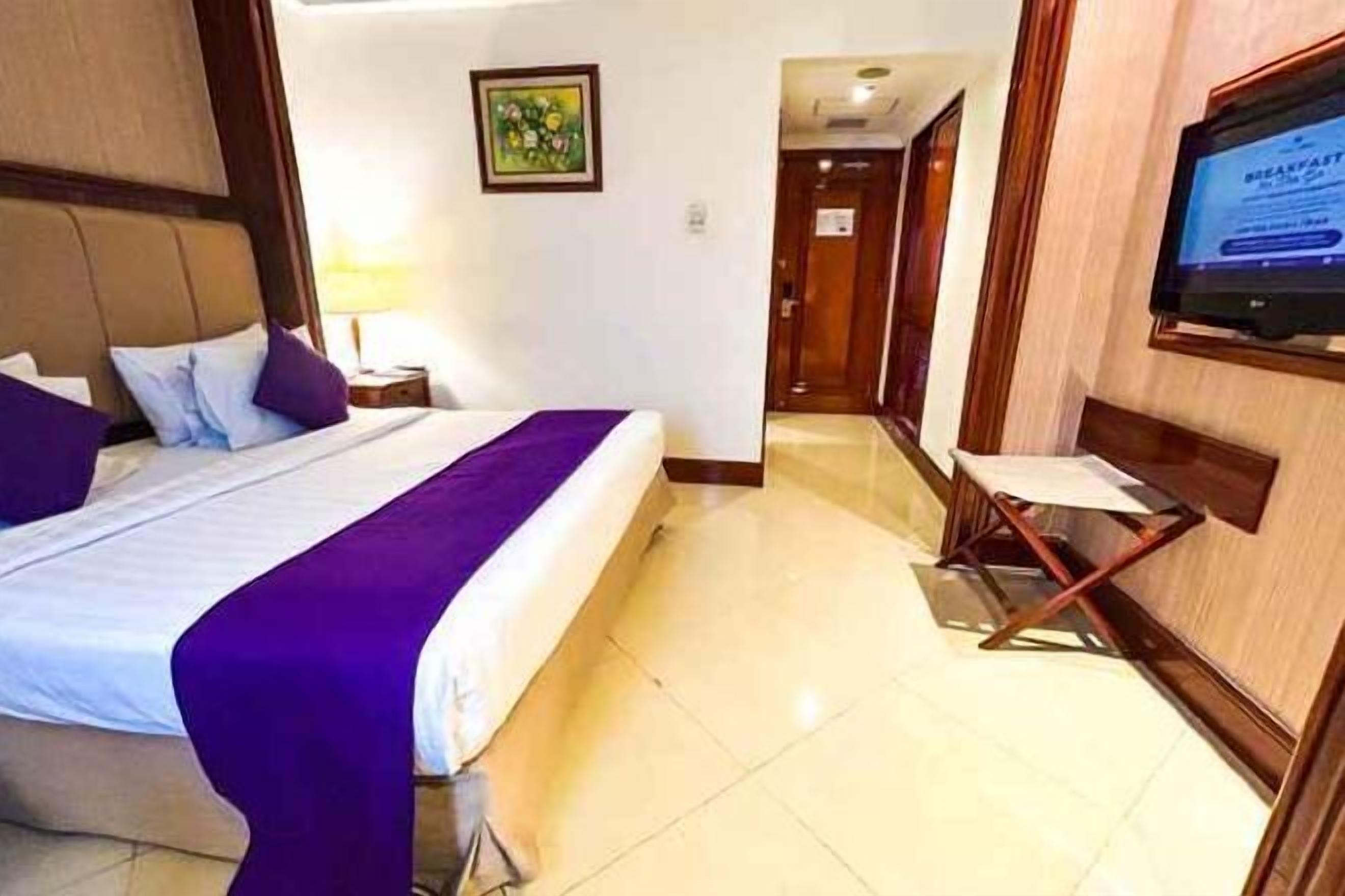 1 bedroom, premium bedding, down comforters, minibar