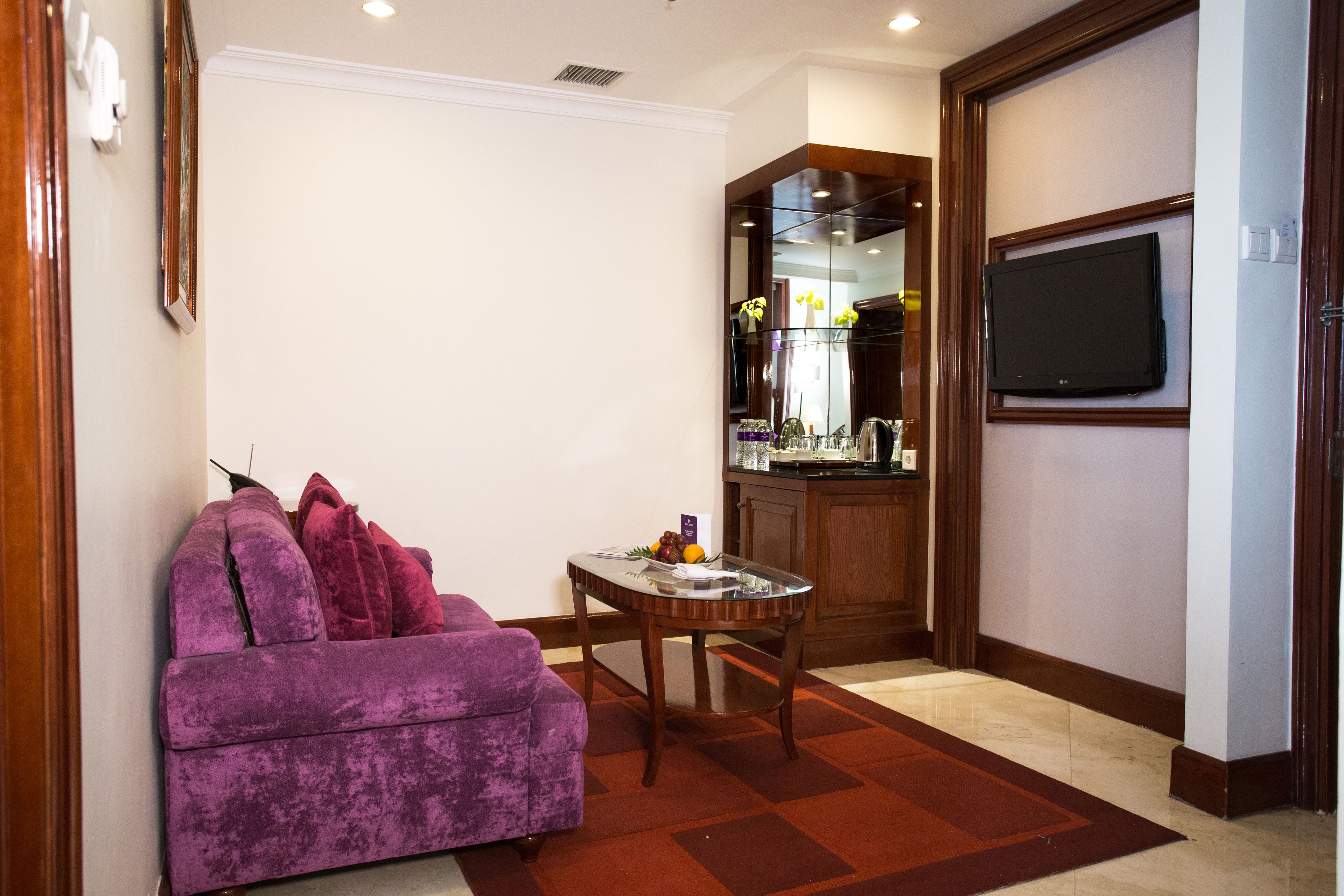 junior suite | 1 bedroom, premium bedding, down duvets, minibar
